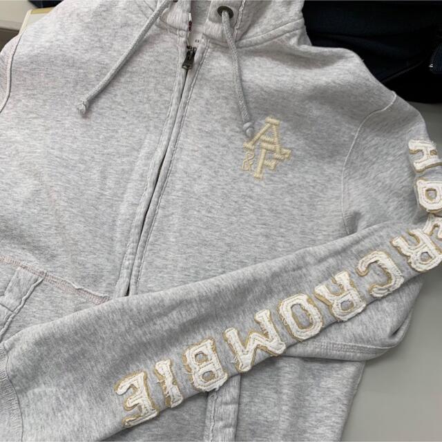 Abercrombie&Fitch(アバクロンビーアンドフィッチ)の【Abercrombie & Fitch】(アバクロ) 刺繍ジップアップパーカー メンズのトップス(パーカー)の商品写真