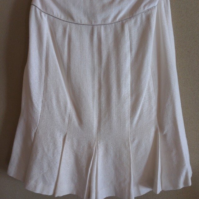 anySiS(エニィスィス)の美品　any sis　フォーマルスーツ　ホワイトジャケット＆スカート　サイズ３ レディースのフォーマル/ドレス(スーツ)の商品写真