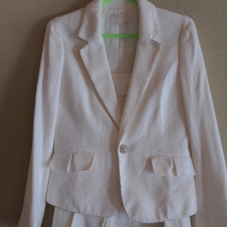 エニィスィス(anySiS)の美品　any sis　フォーマルスーツ　ホワイトジャケット＆スカート　サイズ３(スーツ)