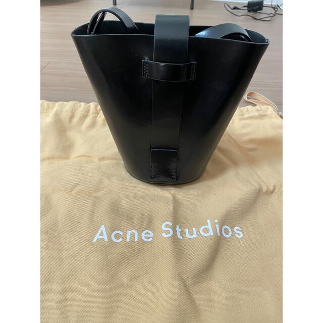 2022人気 Acne Studios - Acne Studios Musubi Shiny Bucket Bagの通販 by miich's shop|アクネストゥディオズならラクマ 最安値安い
