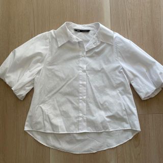 ザラ(ZARA)の【美品】ZARA 白シャツ(シャツ/ブラウス(半袖/袖なし))