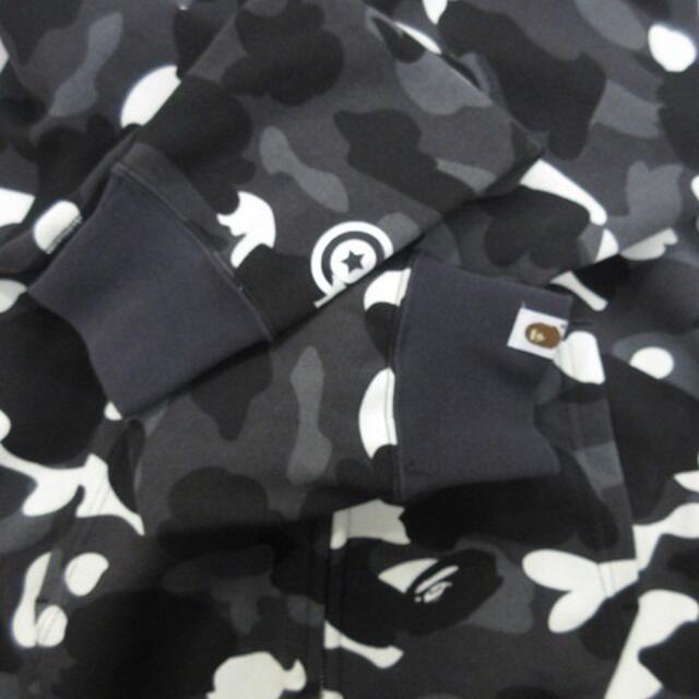 A BATHING APE(アベイシングエイプ)のアベイシングエイプ グローインザダーク サルカモ シャーク パーカー メンズのトップス(パーカー)の商品写真