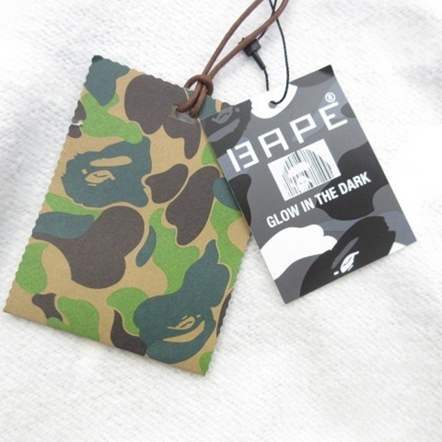 A BATHING APE(アベイシングエイプ)のアベイシングエイプ グローインザダーク サルカモ シャーク パーカー メンズのトップス(パーカー)の商品写真