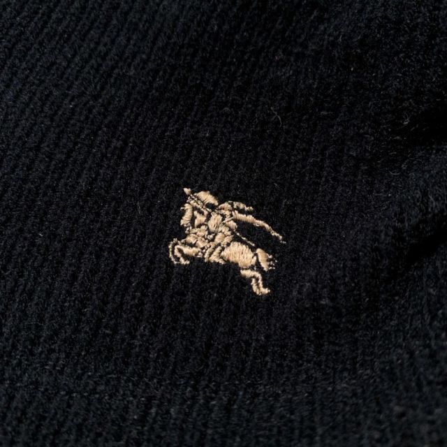 BURBERRY BLUE LABEL(バーバリーブルーレーベル)のバーバリーブルーレーベル タートルネック ニット ブランドロゴ刺繍 黒 白 古着 キッズ/ベビー/マタニティのキッズ服女の子用(90cm~)(ニット)の商品写真