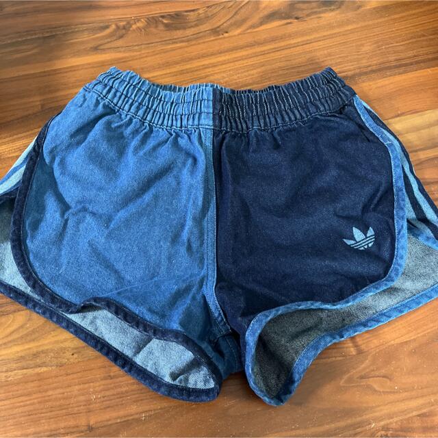 adidas(アディダス)のアディダスオリジナルス デニム  ショーツ L レディースのパンツ(ショートパンツ)の商品写真