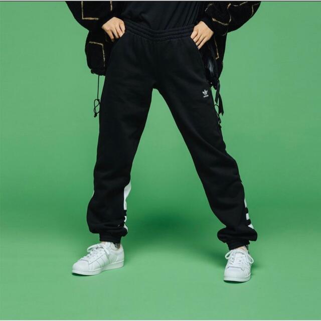 adidas(アディダス)のアディダス オリジナルス ラージ ロゴ スウェットパンツ★M レディースのパンツ(カジュアルパンツ)の商品写真