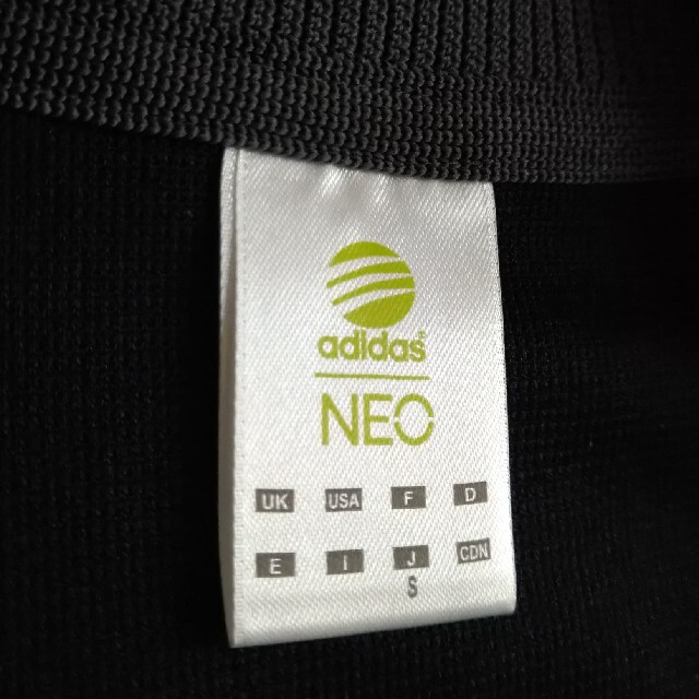adidas(アディダス)の未使用✨adidas　adidasneo　レディース　黒　トレーニングウェア レディースのトップス(パーカー)の商品写真