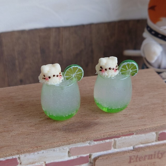 オーダーページ✾にゃんこアイスのっけメロンクリームソーダ-
