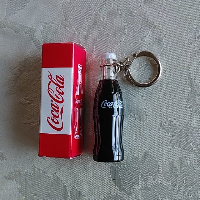 コカ・コーラ - コカコーラ ボトル キーホルダー ミニチェーンつきの通販 by ヤドンちゃん's shop｜コカコーラならラクマ