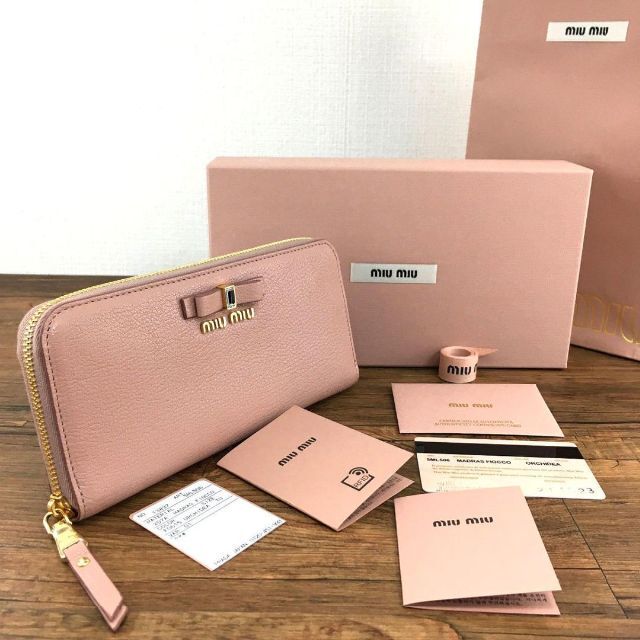 ミュウミュウ　MIUMIU  新品　財布　黒　未使用品