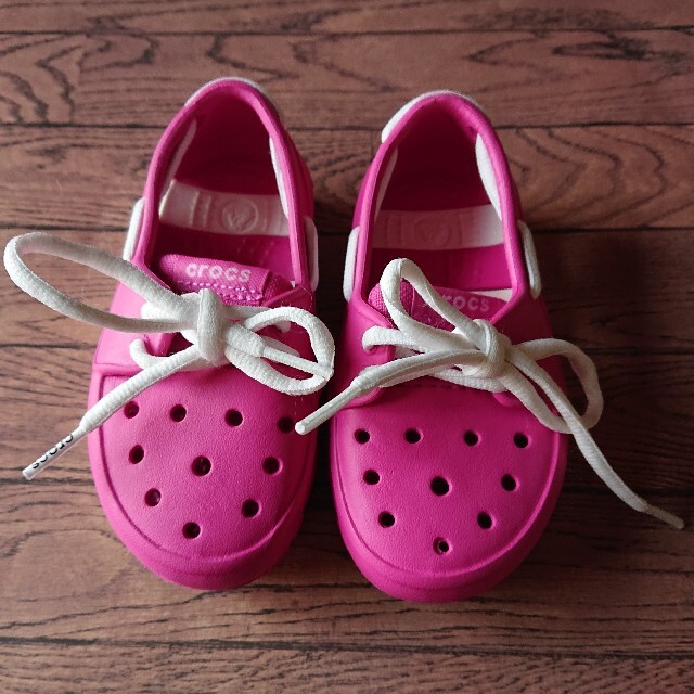 crocs(クロックス)のクロックス子供用 キッズ/ベビー/マタニティのキッズ靴/シューズ(15cm~)(サンダル)の商品写真