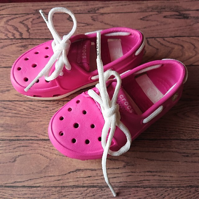 crocs(クロックス)のクロックス子供用 キッズ/ベビー/マタニティのキッズ靴/シューズ(15cm~)(サンダル)の商品写真