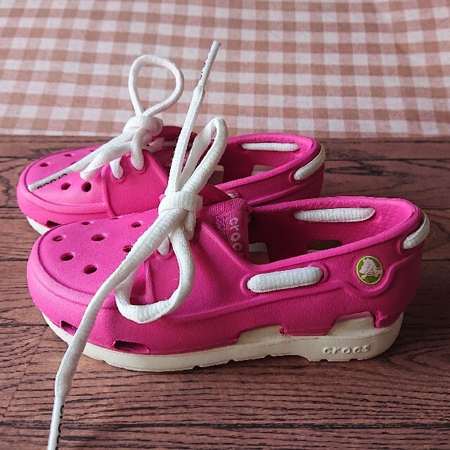 crocs(クロックス)のクロックス子供用 キッズ/ベビー/マタニティのキッズ靴/シューズ(15cm~)(サンダル)の商品写真