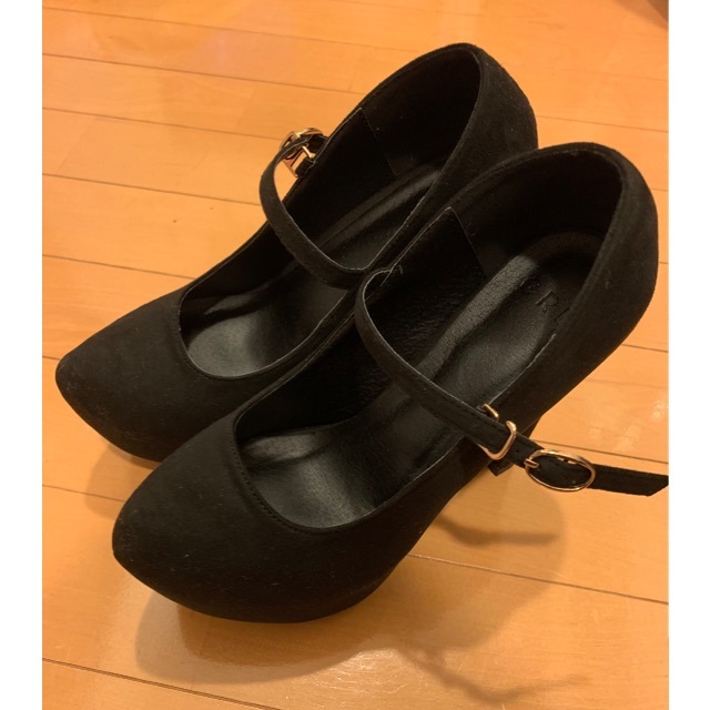 GRL(グレイル)の⚠️公開終了間近 GRL ワンストラップスエードパンプス 22.5cm レディースの靴/シューズ(ハイヒール/パンプス)の商品写真