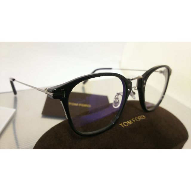 TOM FORD(トムフォード)のトムフォード 眼鏡 送料無料 新品 TF5649-D-B 001 ブラックカラー メンズのファッション小物(サングラス/メガネ)の商品写真