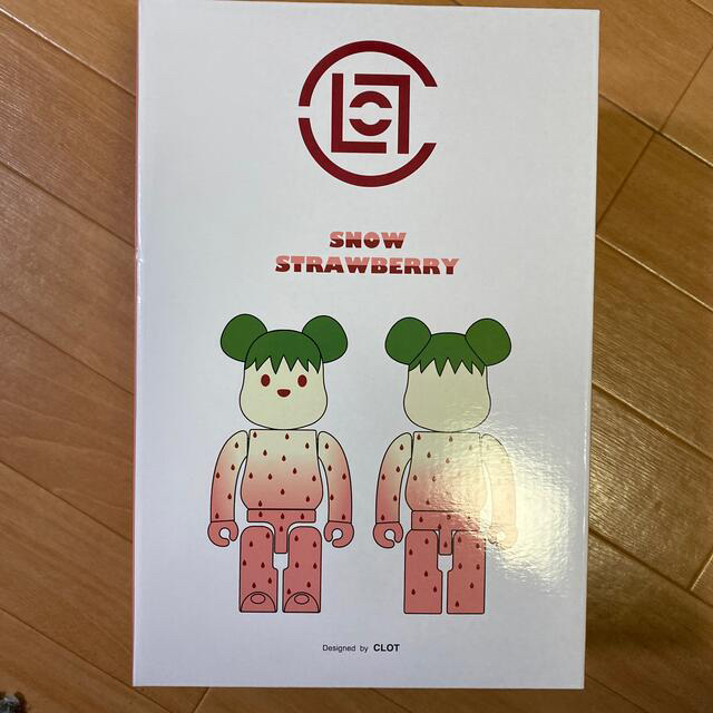 MEDICOM TOY(メディコムトイ)のBE@RBRICK Snow Strawberry 100% & 400% エンタメ/ホビーのフィギュア(その他)の商品写真