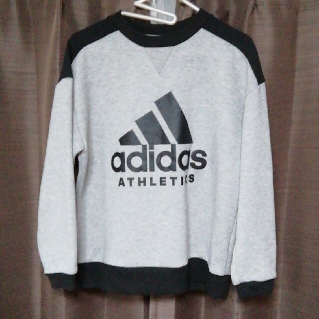 adidas(アディダス)のadidasトレーナー キッズ/ベビー/マタニティのキッズ服男の子用(90cm~)(Tシャツ/カットソー)の商品写真