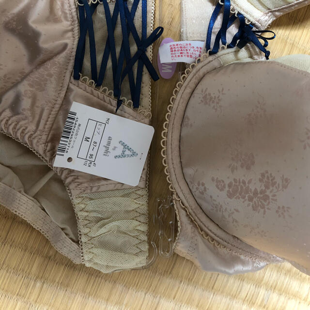 AMPHI(アンフィ)のワコール　アンフィ　ブラジャーセット レディースの下着/アンダーウェア(ブラ&ショーツセット)の商品写真