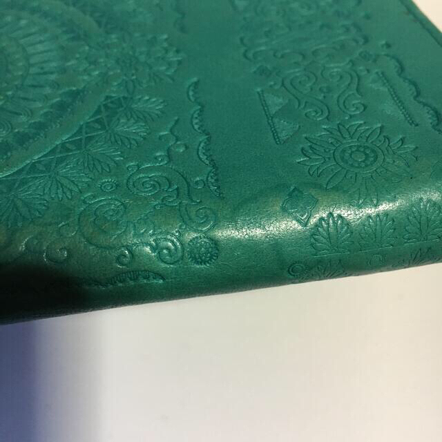 pacca pacca(パッカパッカ)の pacca pacca 本革 長財布 アラベスク 馬革 牛革  レディースのファッション小物(財布)の商品写真