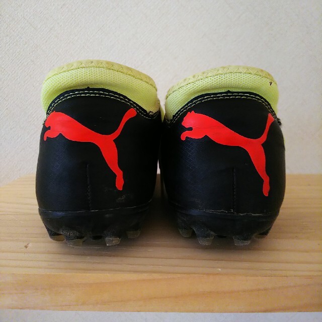 PUMA(プーマ)のPUMA サッカースパイク22㎝ スポーツ/アウトドアのサッカー/フットサル(シューズ)の商品写真