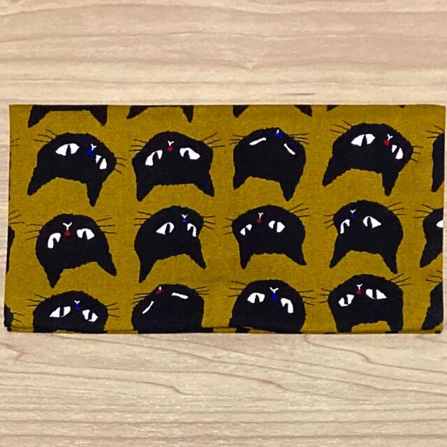 マスクケース（黒猫柄×カーキ・2つポケット） ハンドメイドのファッション小物(ポーチ)の商品写真