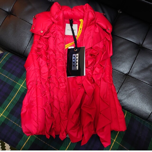 Simone Rocha(シモーネロシャ)のMONCLER GENIUS 4 DOWN VEST Simone Rocha レディースのジャケット/アウター(ダウンベスト)の商品写真