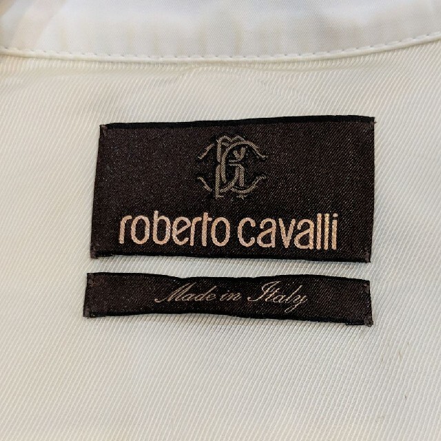 Roberto Cavalli(ロベルトカヴァリ)のロベルトカヴァリ レディースのジャケット/アウター(トレンチコート)の商品写真
