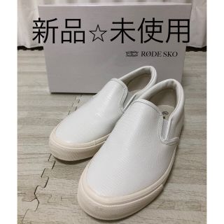 アーバンリサーチ(URBAN RESEARCH)の【新品⭐︎未使用】22.5 スリッポン ホワイト(スリッポン/モカシン)