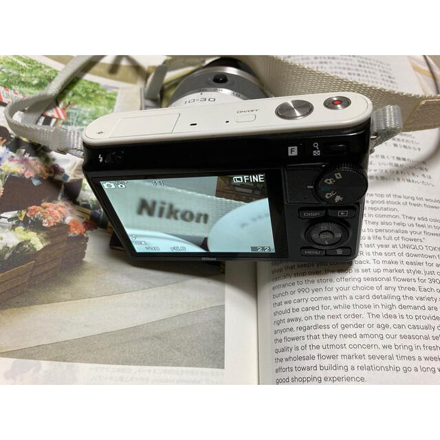 Nikon(ニコン)の最安値♡ホワイトNikon 1 J2    スマホ/家電/カメラのカメラ(ミラーレス一眼)の商品写真