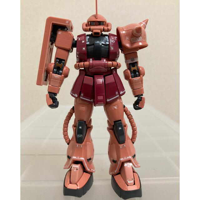 ガンプラ RG 1/144 MS-06S シャア専用ザク 組立済 エンタメ/ホビーのおもちゃ/ぬいぐるみ(模型/プラモデル)の商品写真