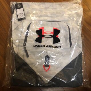 アンダーアーマー(UNDER ARMOUR)のアンダーアーマー　ジムサック　ナップサック　グレーにピンクロゴ(バッグパック/リュック)