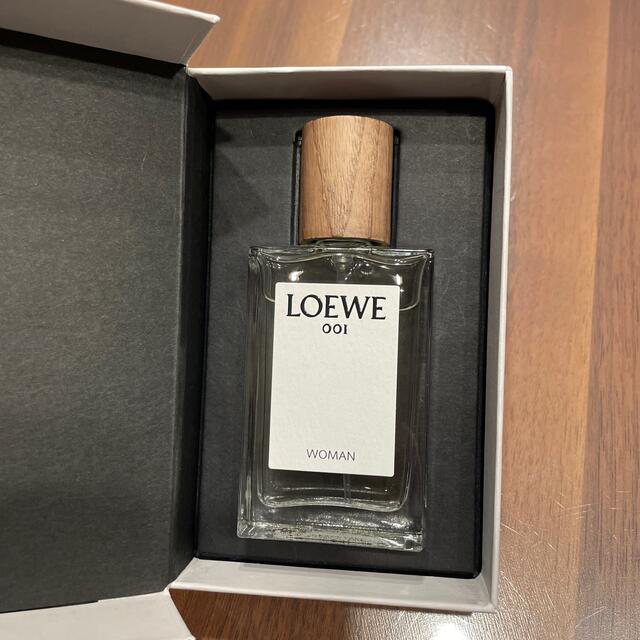LOEWE(ロエベ)のロエベ LOEWE 001 ウーマン オードゥパルファム EDP 30ml コスメ/美容の香水(香水(女性用))の商品写真
