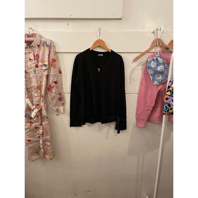 miumiu(ミュウミュウ)の最終価格🖤🖤miumiu ribbon cardigan. レディースのトップス(カーディガン)の商品写真