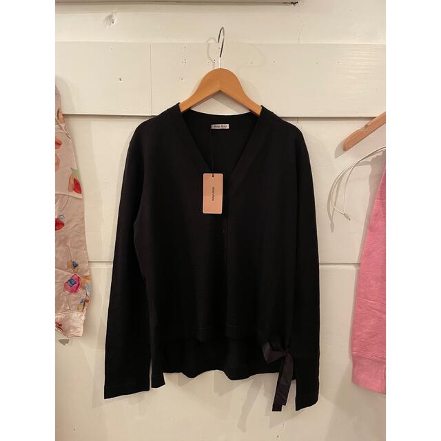 miumiu(ミュウミュウ)の最終価格🖤🖤miumiu ribbon cardigan. レディースのトップス(カーディガン)の商品写真