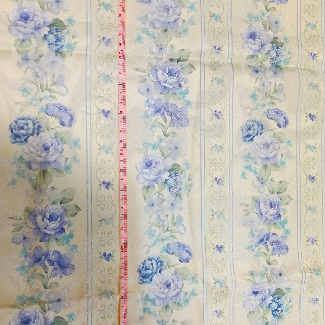 生地 はぎれ ブルー系 花柄 イギリス王室風 ハンドメイドの素材/材料(生地/糸)の商品写真