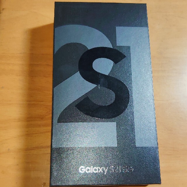 Galaxy(ギャラクシー)のSAMSUNG Galaxy S21 5G SCG09 ファントム グレー スマホ/家電/カメラのスマートフォン/携帯電話(スマートフォン本体)の商品写真