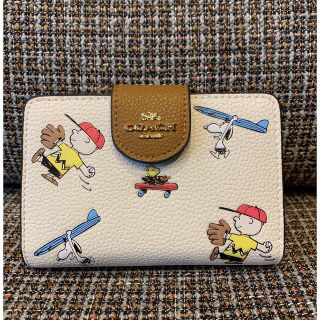 コーチ(COACH)のコーチ　二つ折り財布　スポーティ　スヌーピー　4899(財布)