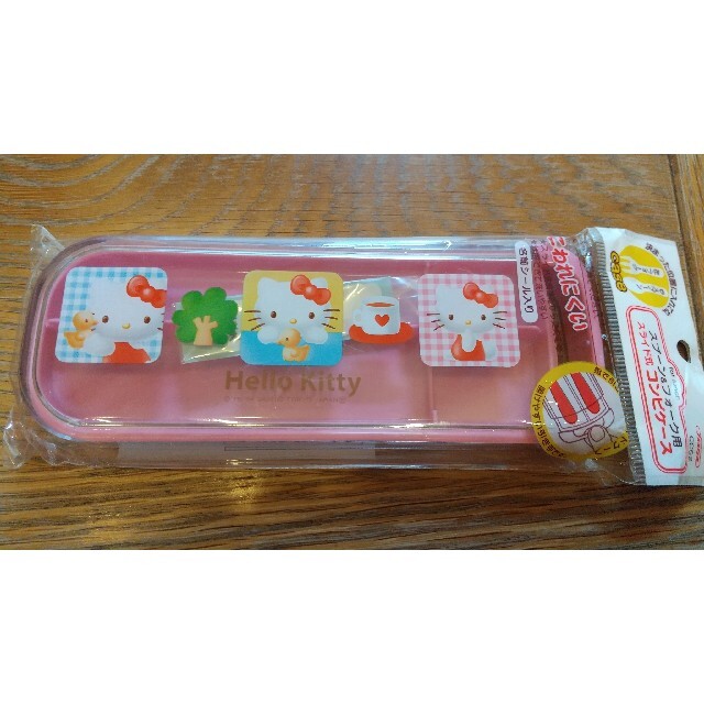 新品☆ハローキティ スプーン フォークケース(ケースのみ) キッズ/ベビー/マタニティの授乳/お食事用品(スプーン/フォーク)の商品写真