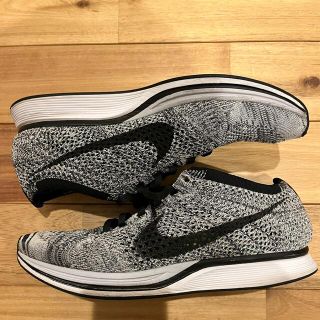 ナイキ(NIKE)のNIKE フライニットレーサー　27.5 グレー(スニーカー)