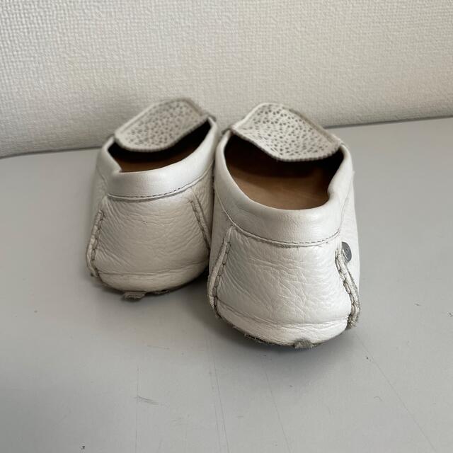 UGG(アグ)のUGG 白ローファー　22.5cm レディースの靴/シューズ(ローファー/革靴)の商品写真