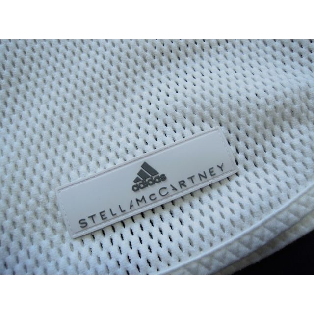 adidas by Stella McCartney(アディダスバイステラマッカートニー)の定価9900円 アディダス ステラマッカートニー タンクトップ M ヨガ 白 レディースのトップス(タンクトップ)の商品写真