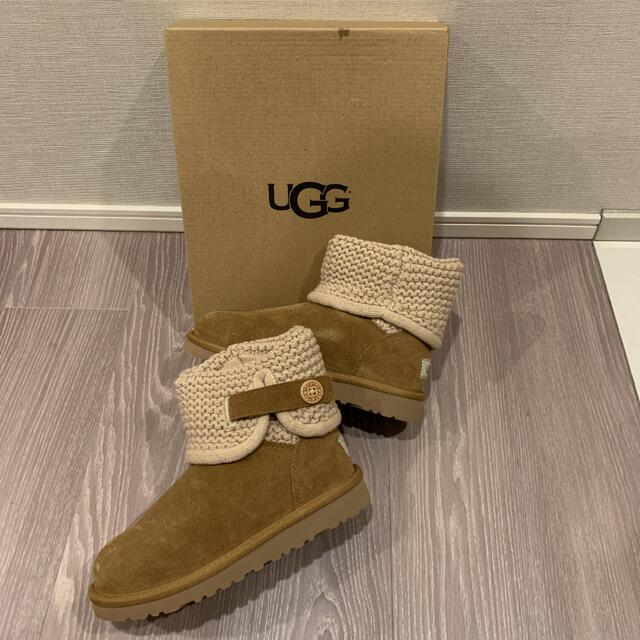 UGG(アグ)の【新品　未使用品】UGG アグ　DARRAH ダラ　ムートンブーツ レディースの靴/シューズ(ブーツ)の商品写真