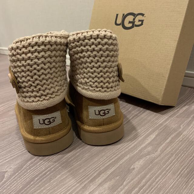 UGG(アグ)の【新品　未使用品】UGG アグ　DARRAH ダラ　ムートンブーツ レディースの靴/シューズ(ブーツ)の商品写真