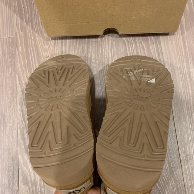 UGG(アグ)の【新品　未使用品】UGG アグ　DARRAH ダラ　ムートンブーツ レディースの靴/シューズ(ブーツ)の商品写真