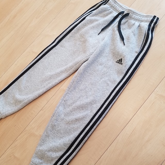 adidas(アディダス)の★専用★ 長ズボン　adidas　140㎝ キッズ/ベビー/マタニティのキッズ服男の子用(90cm~)(パンツ/スパッツ)の商品写真