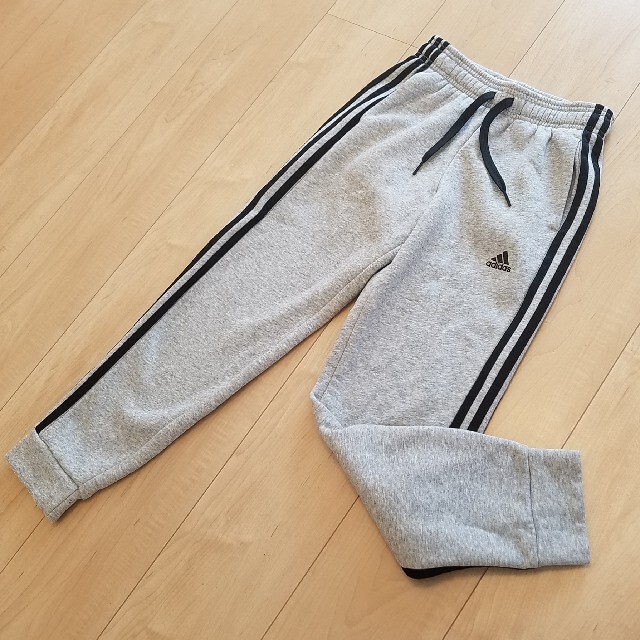 adidas(アディダス)の★専用★ 長ズボン　adidas　140㎝ キッズ/ベビー/マタニティのキッズ服男の子用(90cm~)(パンツ/スパッツ)の商品写真