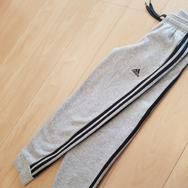 adidas(アディダス)の★専用★ 長ズボン　adidas　140㎝ キッズ/ベビー/マタニティのキッズ服男の子用(90cm~)(パンツ/スパッツ)の商品写真