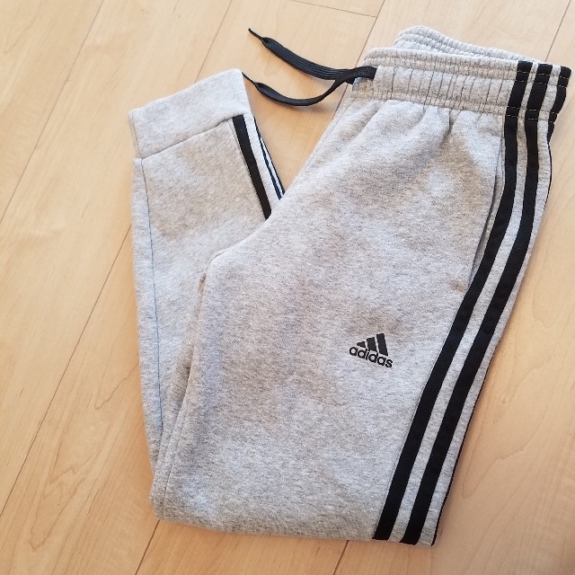 adidas(アディダス)の★専用★ 長ズボン　adidas　140㎝ キッズ/ベビー/マタニティのキッズ服男の子用(90cm~)(パンツ/スパッツ)の商品写真