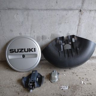 スズキ(スズキ)のジムニー JB23 7型外し スペアタイヤカバーとブラケット セット(車種別パーツ)