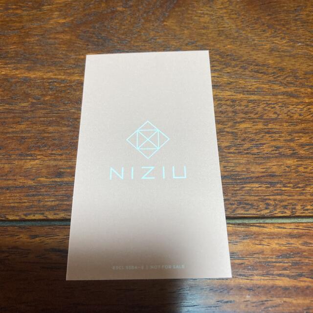 NiziU(ニジュー)のNiziU アルバム 『U』初回限定盤A トレカ リオ エンタメ/ホビーのタレントグッズ(アイドルグッズ)の商品写真
